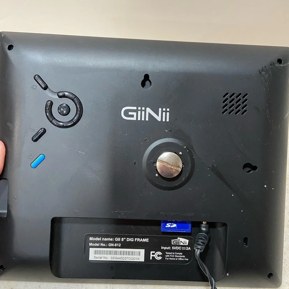 Digital photo frame